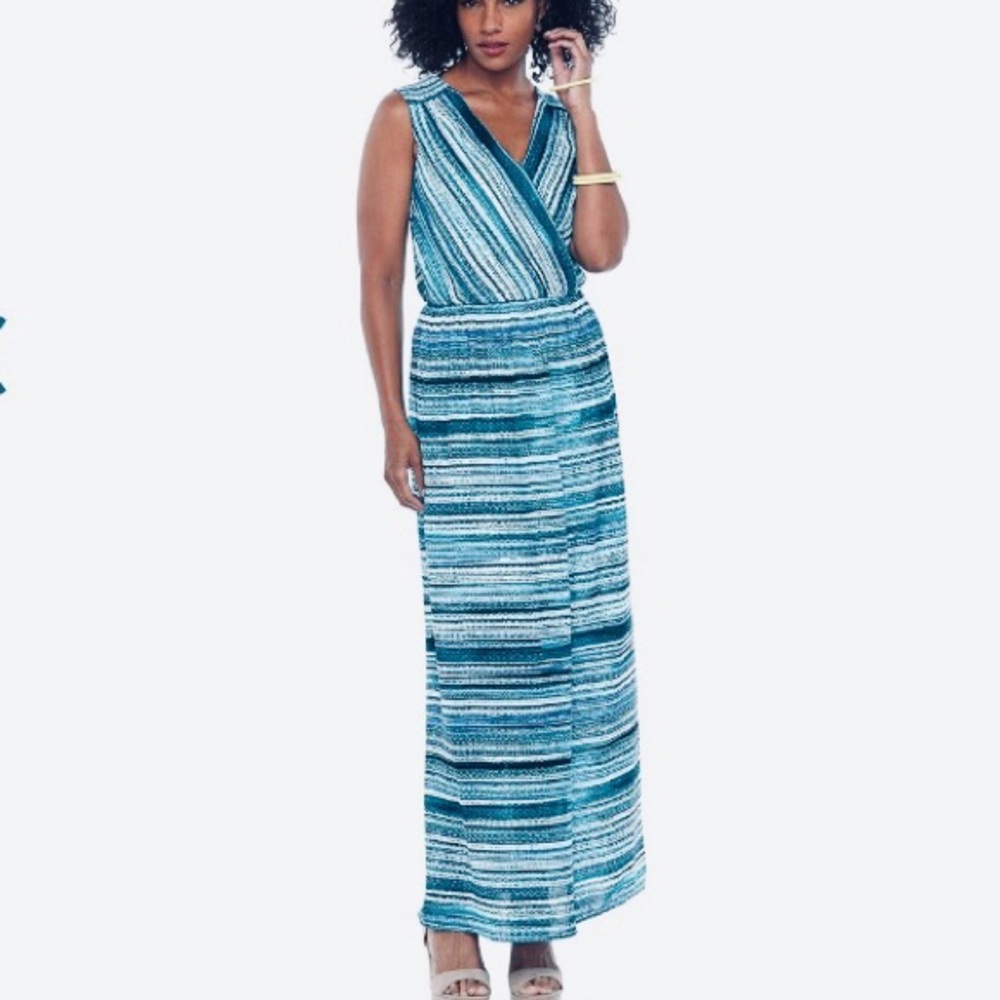 APT 9 SUMMER CLEARANCE! Maxi Blue Dress Bar Back 💙💙